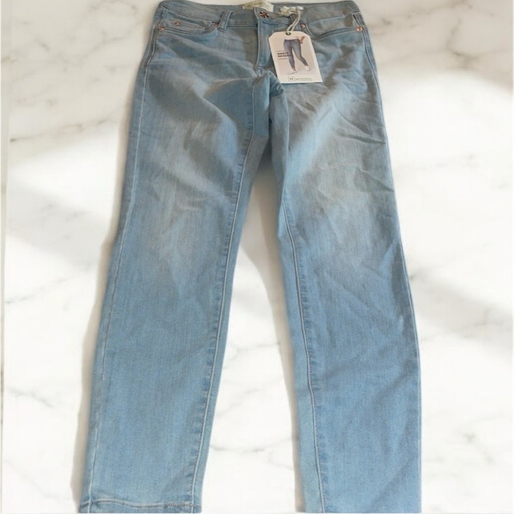 RE Generation by Celebrity Pink Jeans